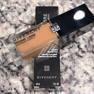Givenchy Prisme Libre Glow Foundation 5N